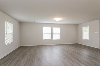 305 Shelby Meadow Dr in Willis, TX - Building Photo - Building Photo