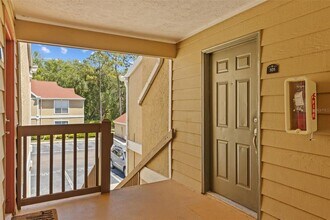 9481 Highland Oak Dr in Tampa, FL - Building Photo - Building Photo