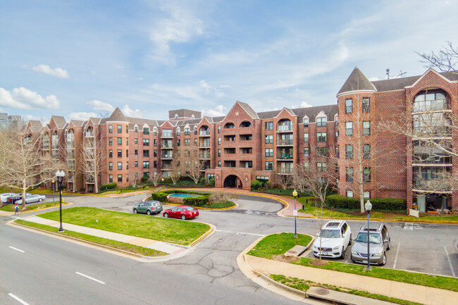 The Astoria in Arlington, VA - Building Photo - Building Photo