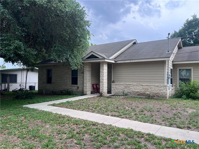 102 Boeck in La Vernia, TX - Building Photo - Building Photo