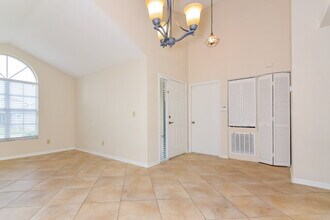 8719 Exposition Dr in Tampa, FL - Foto de edificio - Building Photo