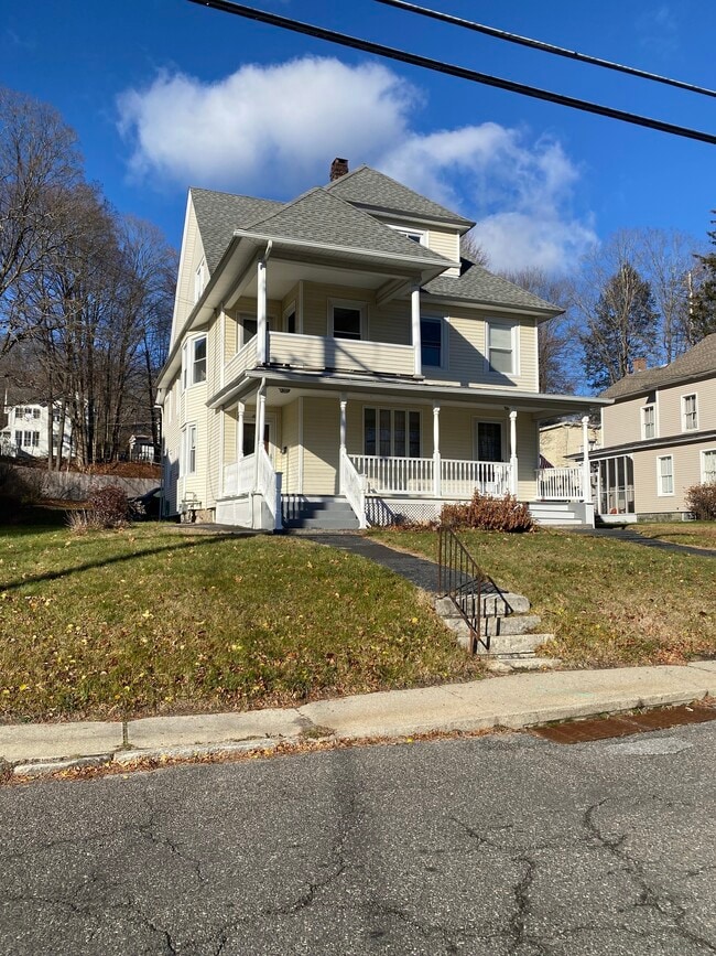 135 Elm St in Winchester, CT - Building Photo - Building Photo