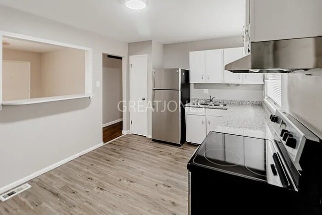 3024 Chance Dr in Florissant, MO - Foto de edificio - Building Photo