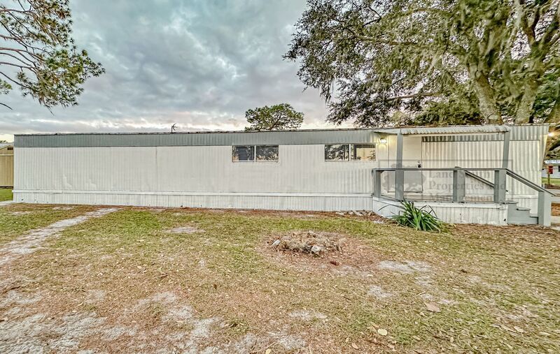 8535 Mathews Rd in Lakeland, FL - Foto de edificio