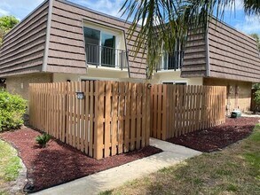 1212 Vista Oaks Cir NE in Palm Bay, FL - Building Photo - Building Photo