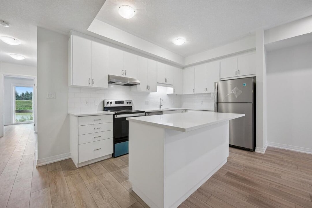 61 Reverie Way in Kitchener, ON - Building Photo