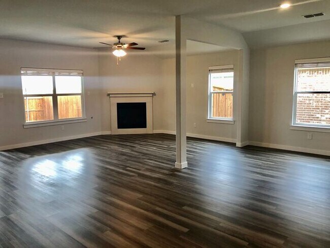 8928 Prairie Dawn Dr in Fort Worth, TX - Building Photo - Building Photo