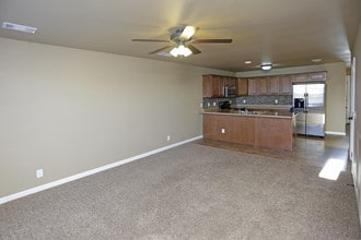Villas at Sundance Cove I & II in Dickinson, ND - Foto de edificio - Interior Photo
