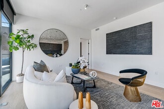 10700 Tabor St in Los Angeles, CA - Building Photo - Building Photo