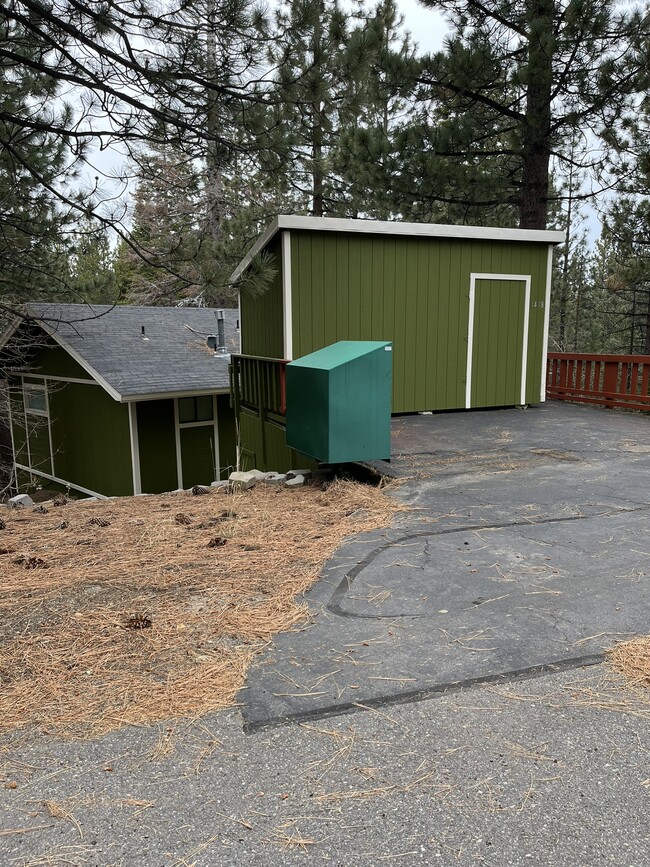 1418 Skyline Dr in South Lake Tahoe, CA - Building Photo - Building Photo