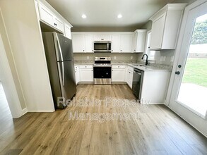 916 Pond St in Clayton, NC - Building Photo - Building Photo