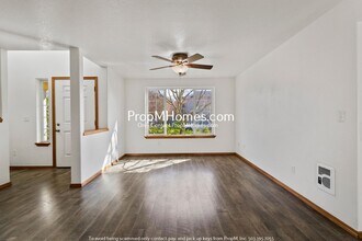 2203 Sam Parrett Dr in Newberg, OR - Building Photo - Building Photo