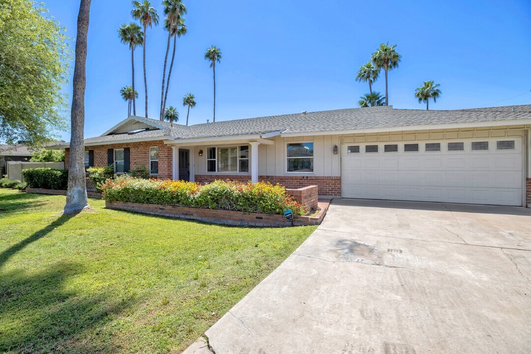6035 E Calle Del Paisano in Scottsdale, AZ - Building Photo