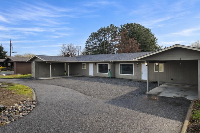 property at 5008-5010 W Canal Dr