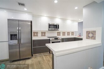 7 Royal Palm Way in Boca Raton, FL - Building Photo - Building Photo