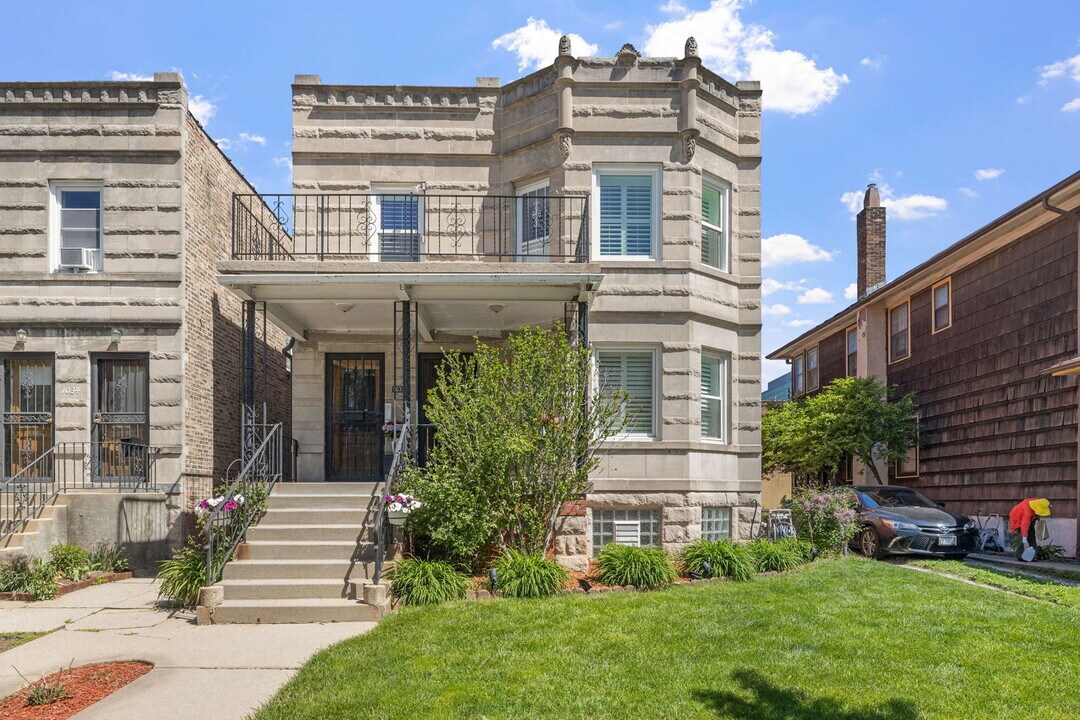 1032 Pleasant St in Oak Park, IL - Building Photo