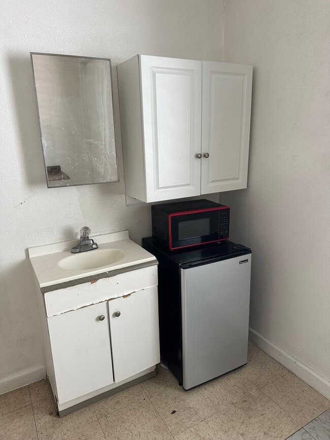 3516 Waialae Ave in Honolulu, HI - Building Photo - Building Photo