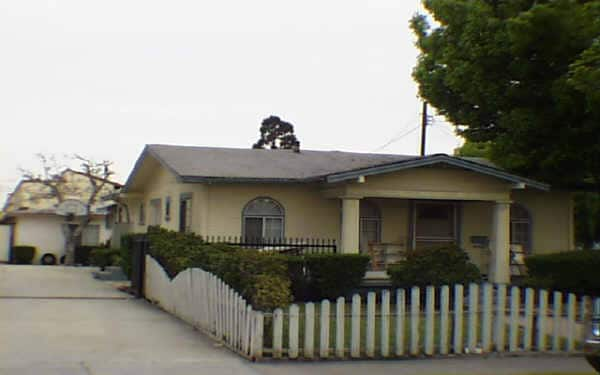 210 N Lincoln Ave in Monterey Park, CA - Building Photo