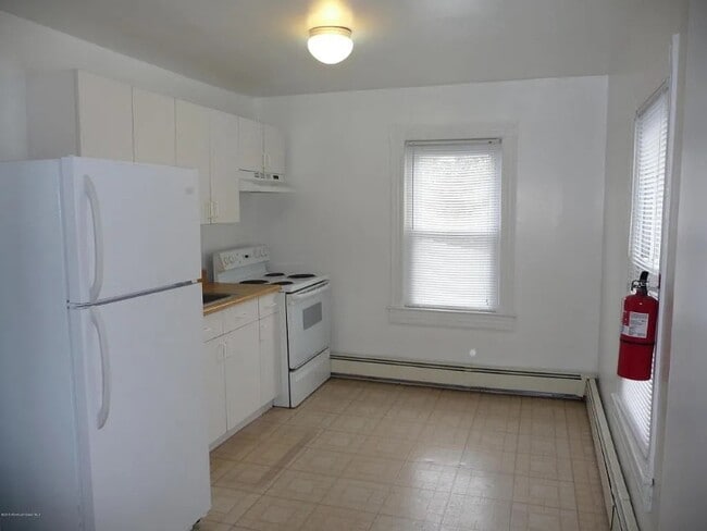 37 Leighton Ave in Red Bank, NJ - Building Photo - Building Photo