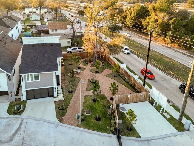 7607 Victory Reserve St