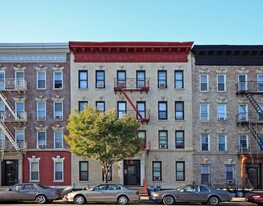 11-38 44th Dr in Long Island City, NY - Building Photo