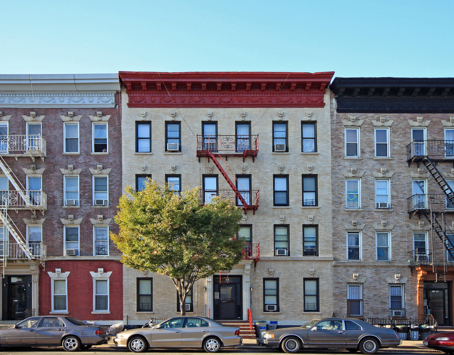 11-38 44th Dr in Long Island City, NY - Building Photo
