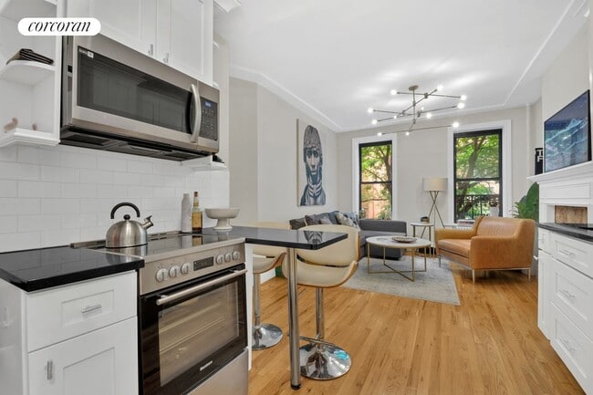 317 E 73rd St in New York, NY - Building Photo - Building Photo