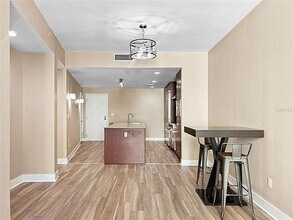 1120 E Kennedy Blvd, Unit 33 in Tampa, FL - Building Photo - Building Photo