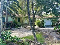 348 NE 85th St in El Portal, FL - Building Photo - Building Photo