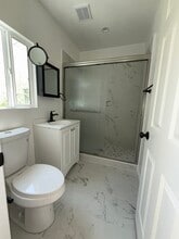 762 1/2 N Ridgewood Pl, Unit 762 1/2 in Los Angeles, CA - Building Photo - Building Photo