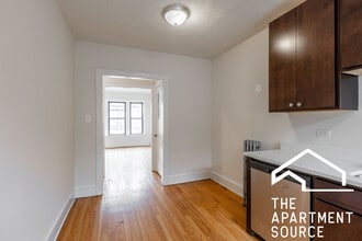 2333 N Spaulding Ave, Unit 3A in Chicago, IL - Building Photo - Building Photo