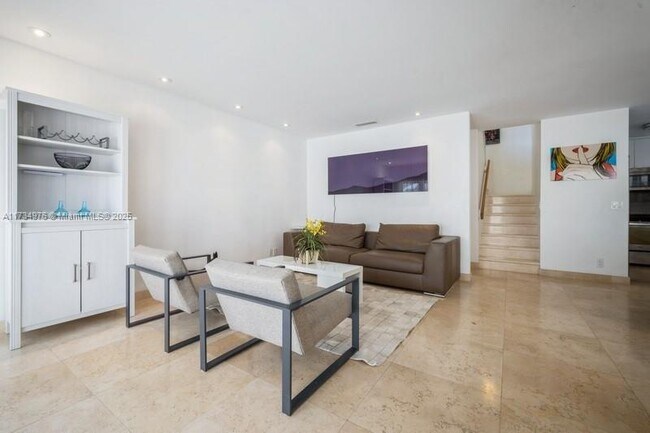 21216 Harbor Way in Miami, FL - Foto de edificio - Building Photo