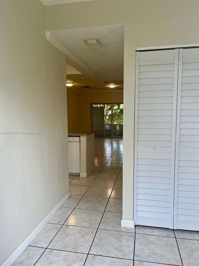 21 Fleming Ct in Weston, FL - Building Photo - Building Photo