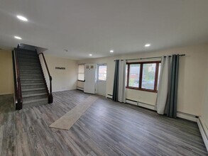85 Homes Park Ave in Woodbridge Township, NJ - Building Photo - Building Photo