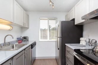 ReNew Dash Point in Federal Way, WA - Building Photo - Interior Photo