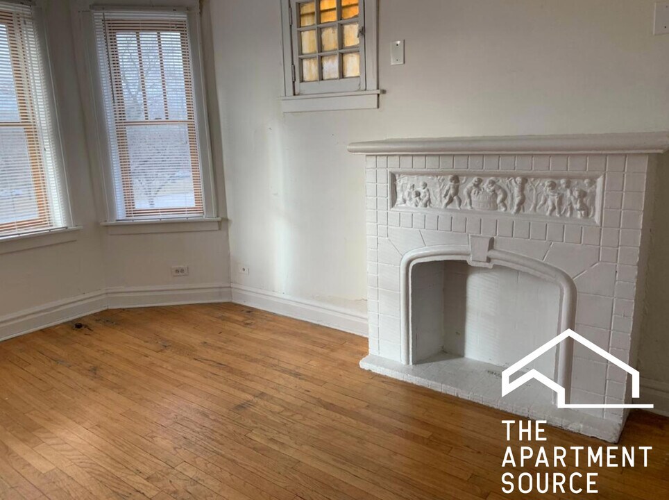 2921 W McLean Ave in Chicago, IL - Building Photo