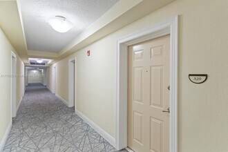2501 S Ocean Dr, Unit 320 in Hollywood, FL - Building Photo - Building Photo