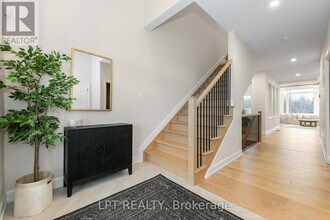 541 Paakanaak Ave in Ottawa, ON - Building Photo - Building Photo