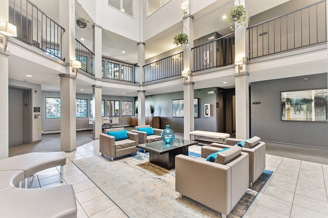 PointeWest in West Des Moines, IA - Building Photo