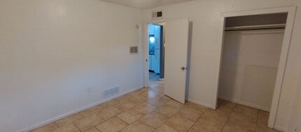 820 Apache Ave NW in Albuquerque, NM - Building Photo - Building Photo