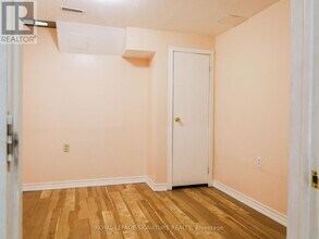 8 Stanbridge Ct in Toronto, ON - Building Photo - Building Photo