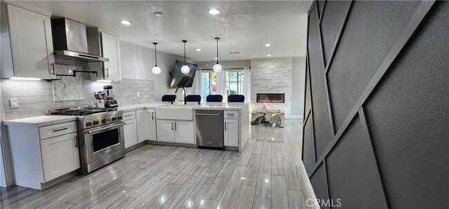 815 W Francis St in Corona, CA - Building Photo - Building Photo