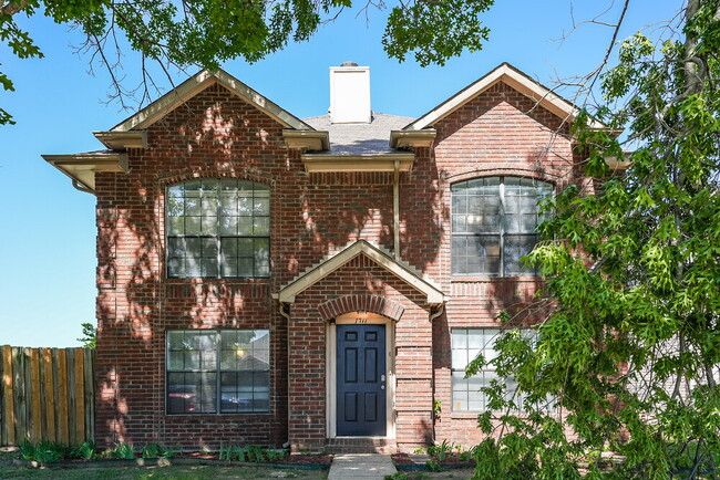 property at 1711 Bluffview Dr