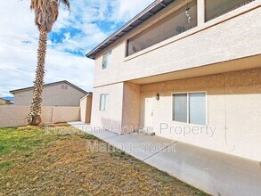 1444 Star Rd in Pahrump, NV - Foto de edificio - Building Photo