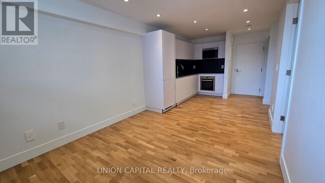 property at 407-230-230 Oak St
