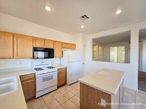 184 Mt Earl Ave in Henderson, NV - Building Photo - Building Photo