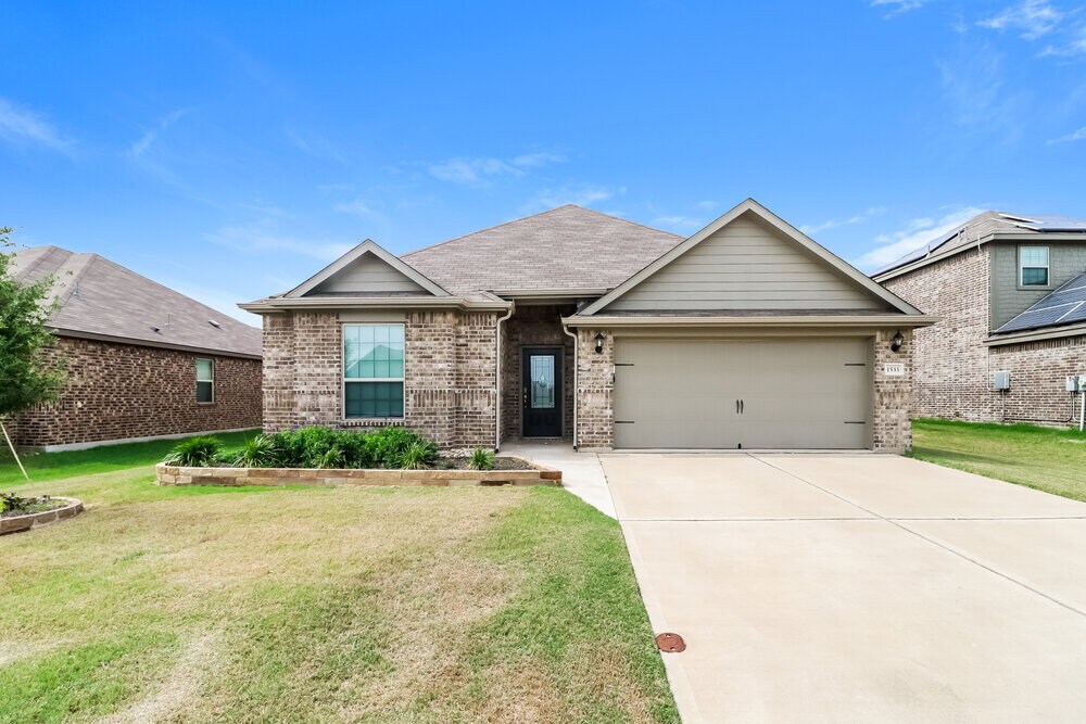 1533 Conley Ln in Crowley, TX - Building Photo