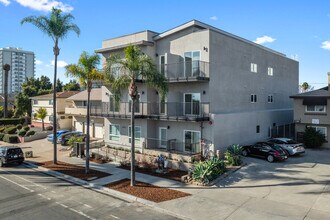 Summit on Georgia in San Diego, CA - Foto de edificio - Building Photo