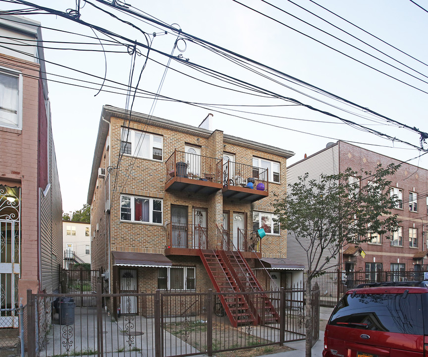 794-796 Logan St in Brooklyn, NY - Building Photo