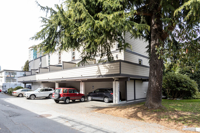 1535 St. Georges Av in North Vancouver, BC - Building Photo - Building Photo